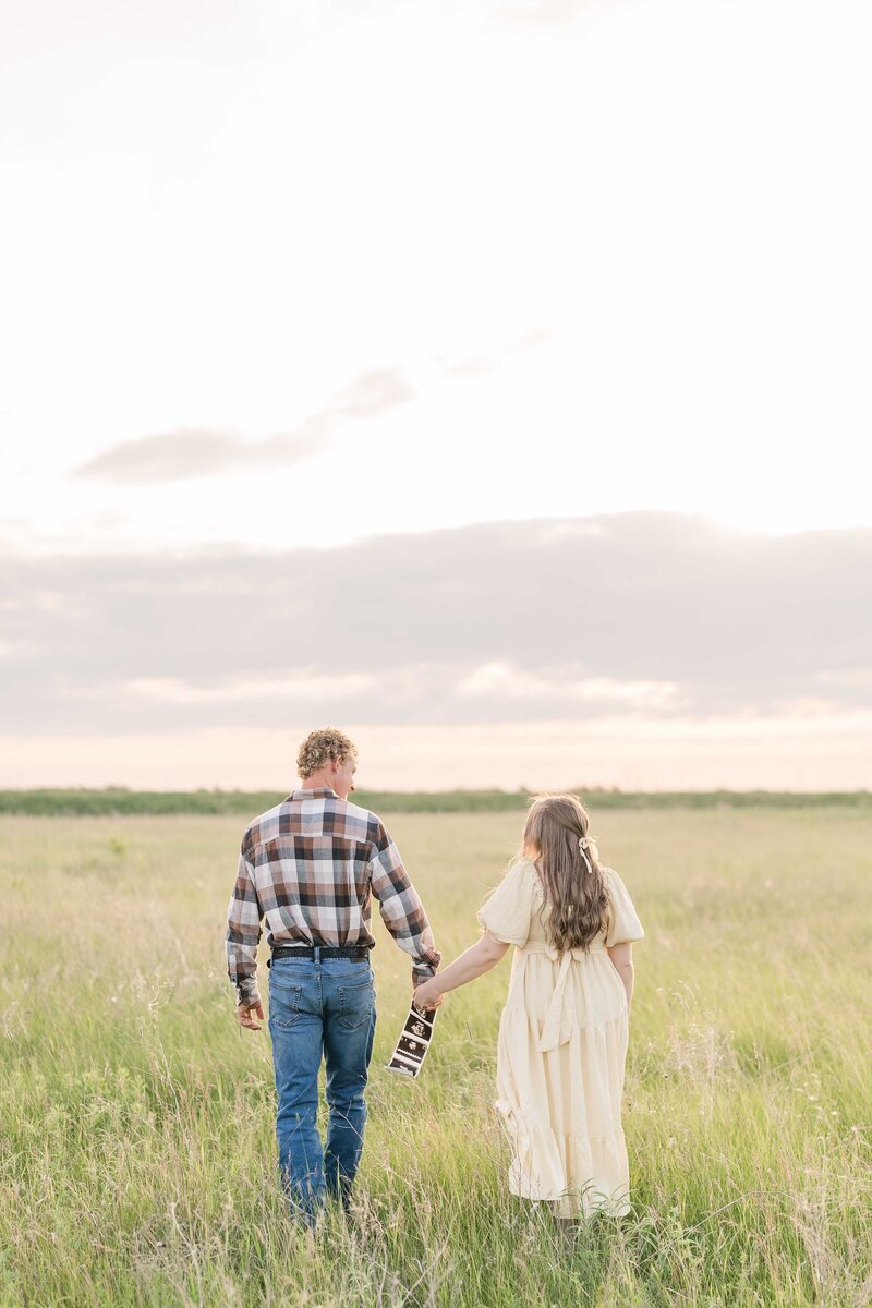 Steinbach maternity photos | Anna Froese Photography