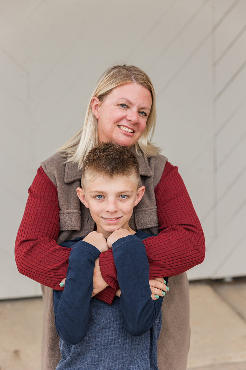 2024 krystal-moore-photography-white-wall-mini-family-moose-jaw-2