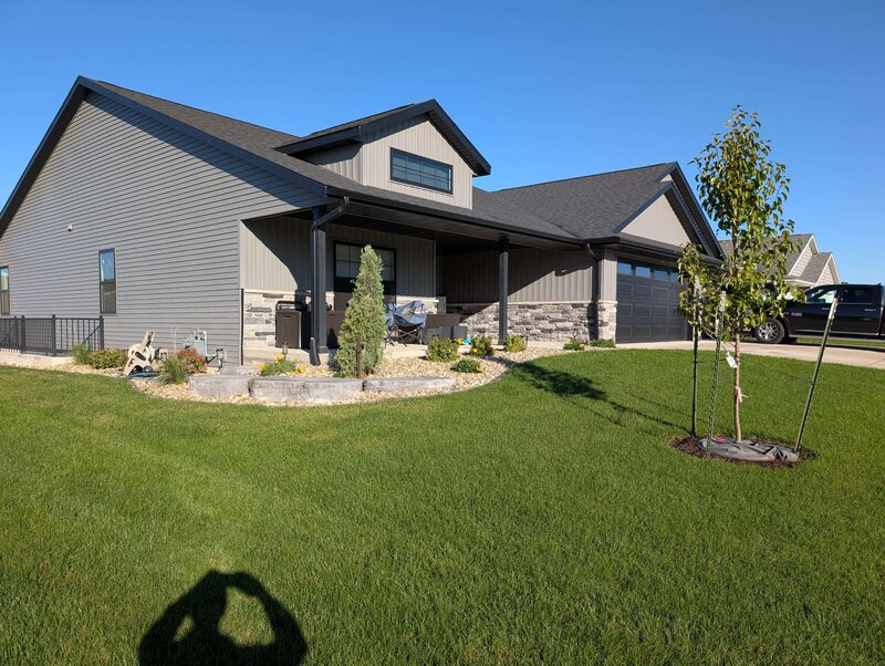 landscaping-in-northeast-iowa-Supreme-Green-_20251007_141446321