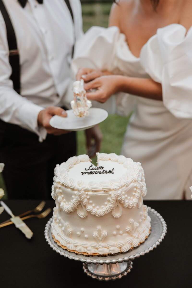 Our talented collection of traveling hair stylists and make up artists cater to brides in New Jersey, New York, Miami, Pennsylvania, and Delaware. Our exceptional team of artists is highly experienced, professional and reliable.