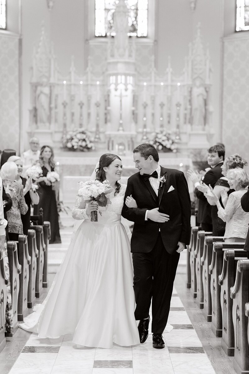 Detroit-Catholic-Wedding-Photos-at-The-Colony-Club-by-Detroit-Michigan-Catholic-Wedding-Photographer-_0022