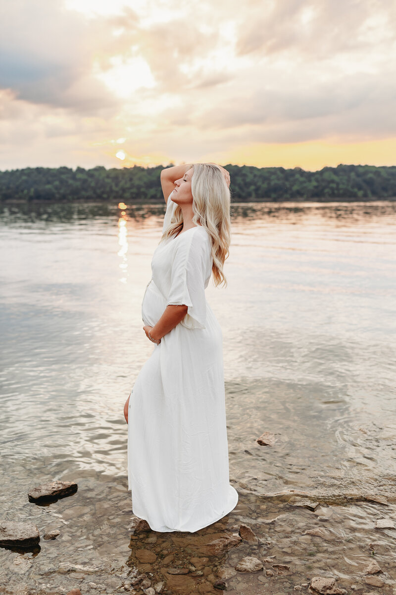 maternity photos by ohio lifestyle phographer at beach