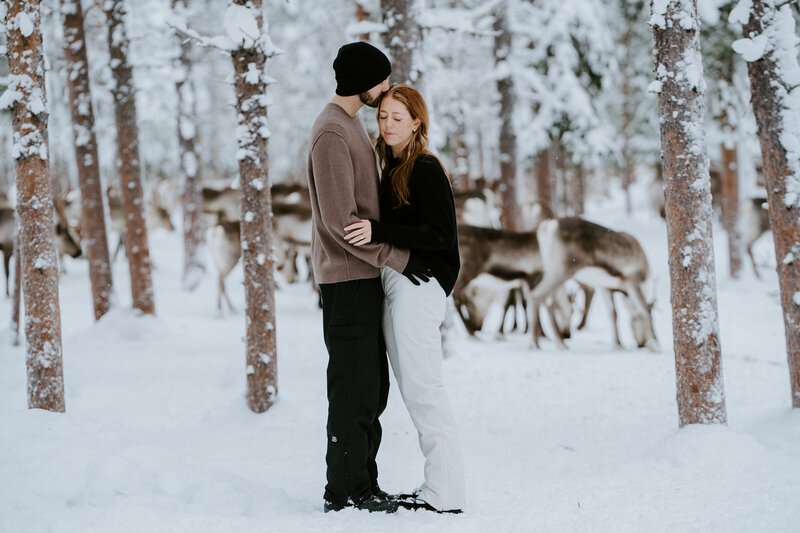 Couple getting married in Akaslompolo finland best destination