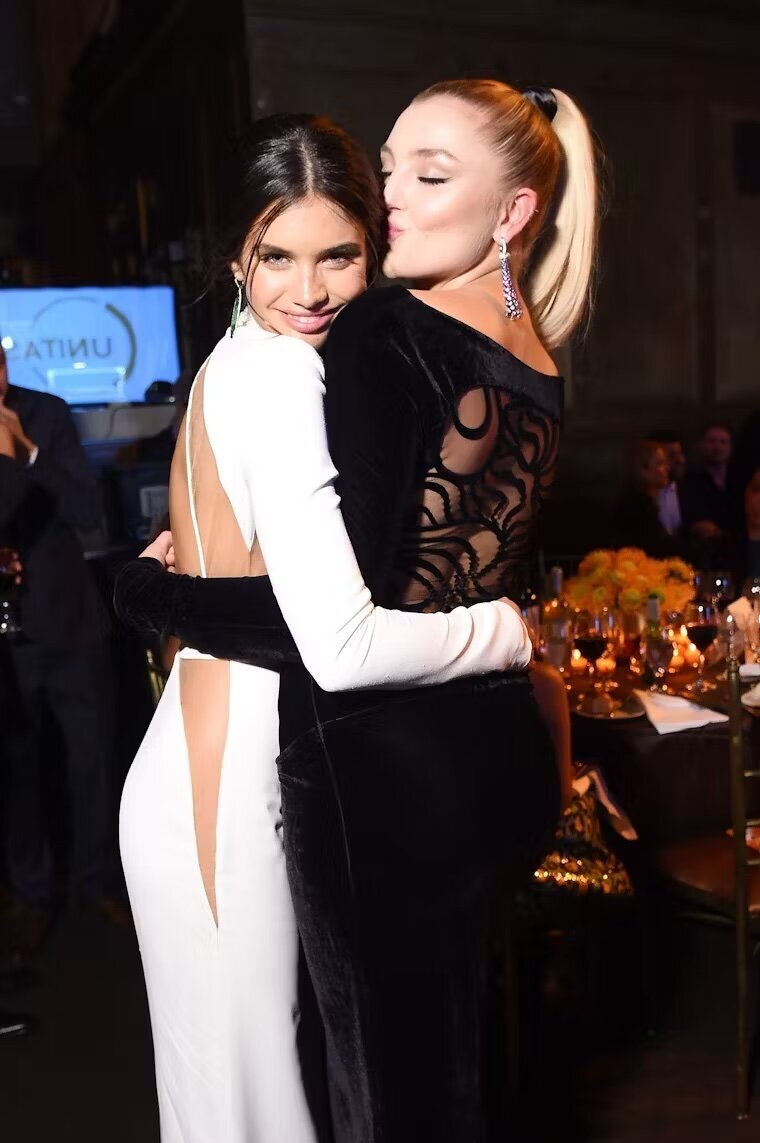57dacda52294a3791758eab3_Sara-Sampaio-and-Rachel-Hilbert-at-the-2nd-Annual-Unitas-Gala-Against-Human-Trafficking-at-Capitale