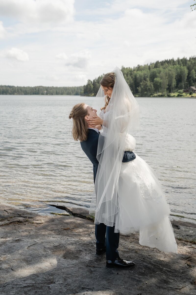 Hääkuvaus Lahti, Hollola, Asikkala, Vääksy, Helsinki, Vantaa, Espoo, Porvoo, Loviisa, Fiskars, Tampere, Turku, häävalokuvaaja, häävalokuvaus Lahti, hääkuvaaja Lahti, Päijät-Häme, auringonlasku hääpotretit