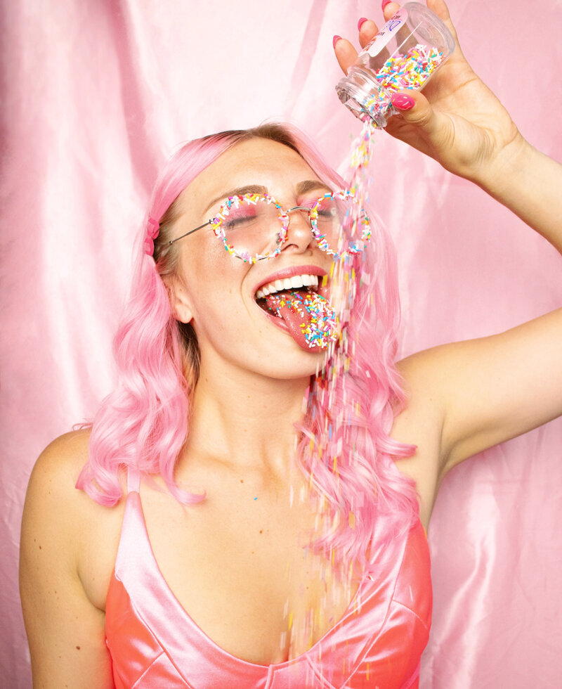 [PenelopeTemplate]photo-of-woman-wearing-eyeglasses-2833348