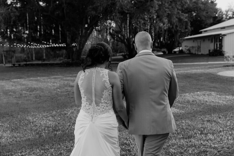 portraits of bride and groom at the barn at southern oaks