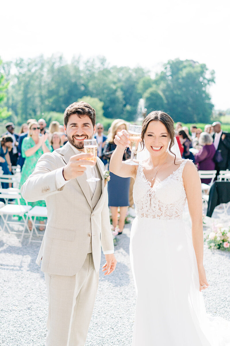 Wedding in Belgium, wedding photographer, wedding photographer Belgium, wedding photographer Brussels, wedding Brussels, Château Bayard, wedding Château Bayard, wedding caterer Léonar, wedding florist, vintage Mercedes car, outdoor ceremony.