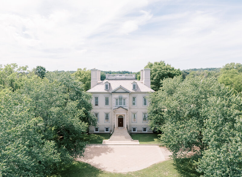 Couple kissing at a Swannanoa Palace in Afton Virginia.