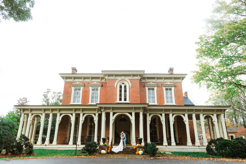 Micro wedding outside of Oakalands Mansion in the fall