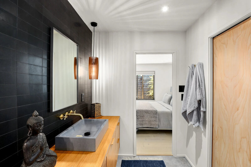 5507-woodrow-ave-bath-1