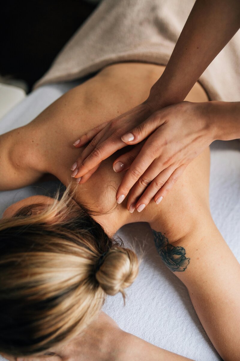 Experience top-quality baby care at our postnatal retreat as our expert caregiver engages in playtime with a girl baby, ensuring a nurturing and stimulating environment for little ones in Texas.