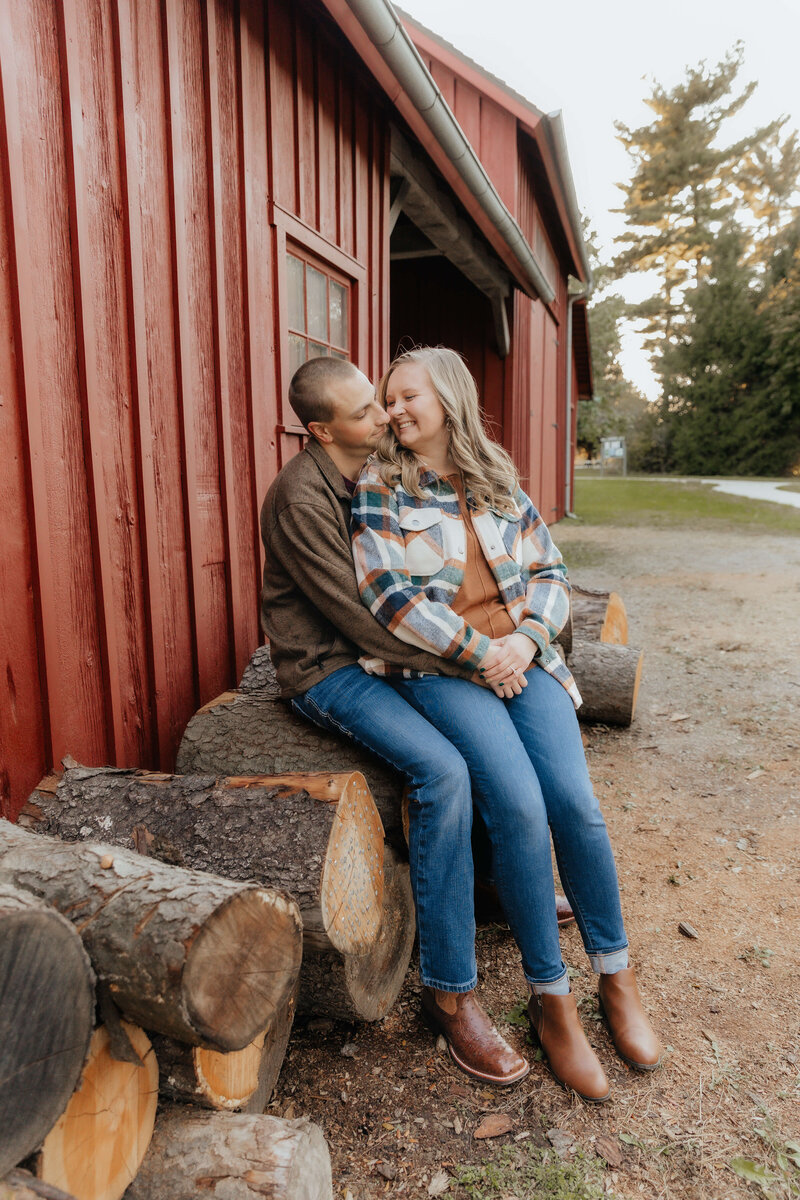 Michigan photographer capturing cozy, rustic couples photos for laid-back pairs who love outdoorsy settings and warm fall vibes.