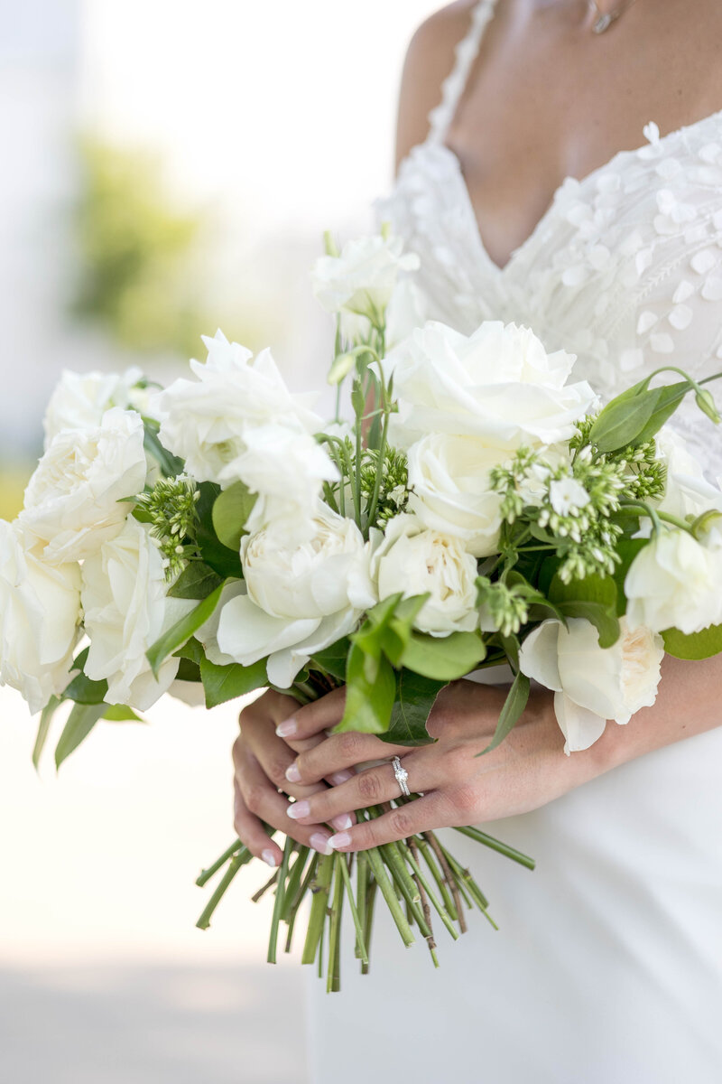 Dallas-Fort Worth wedding floral captured by The Elegant Wedding Co.