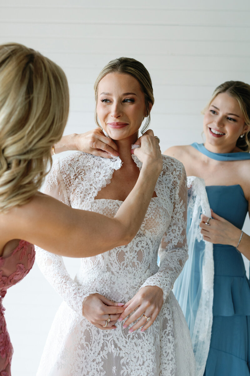 bride-at-castle-hill-inn.jpg12