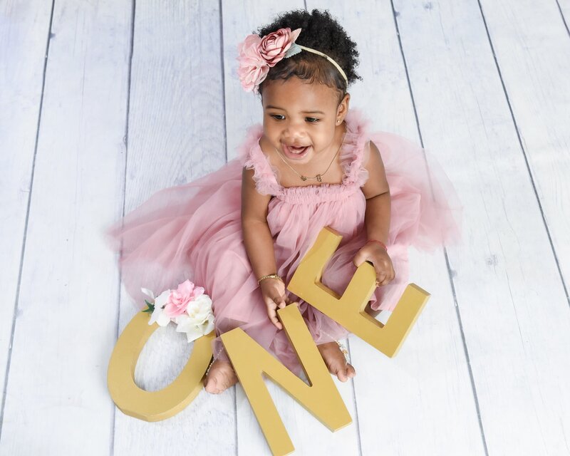 baby-girl-cake-smash-with-pink-tutu-and-crown