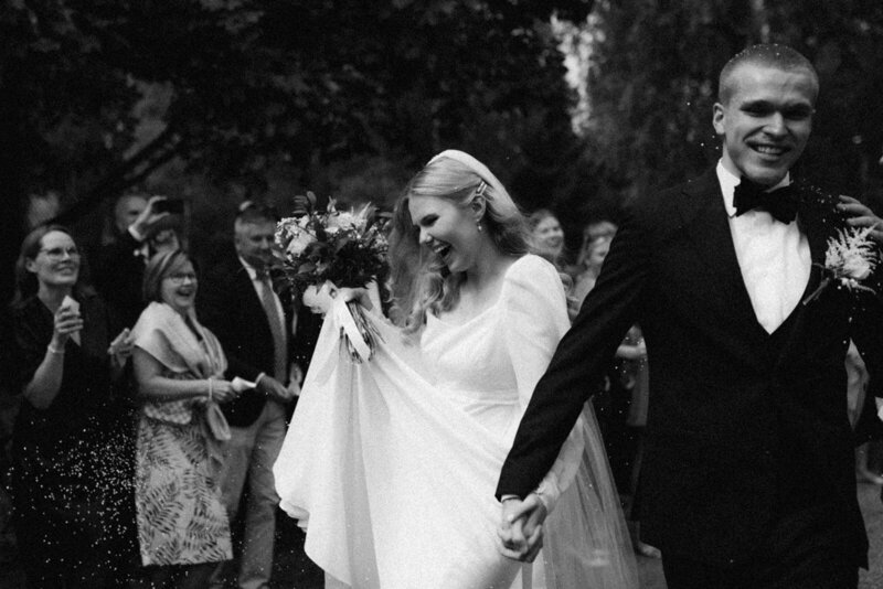 Wedding photograph of an intimate wedding ceremony by photographer Hannika Gabrielsson