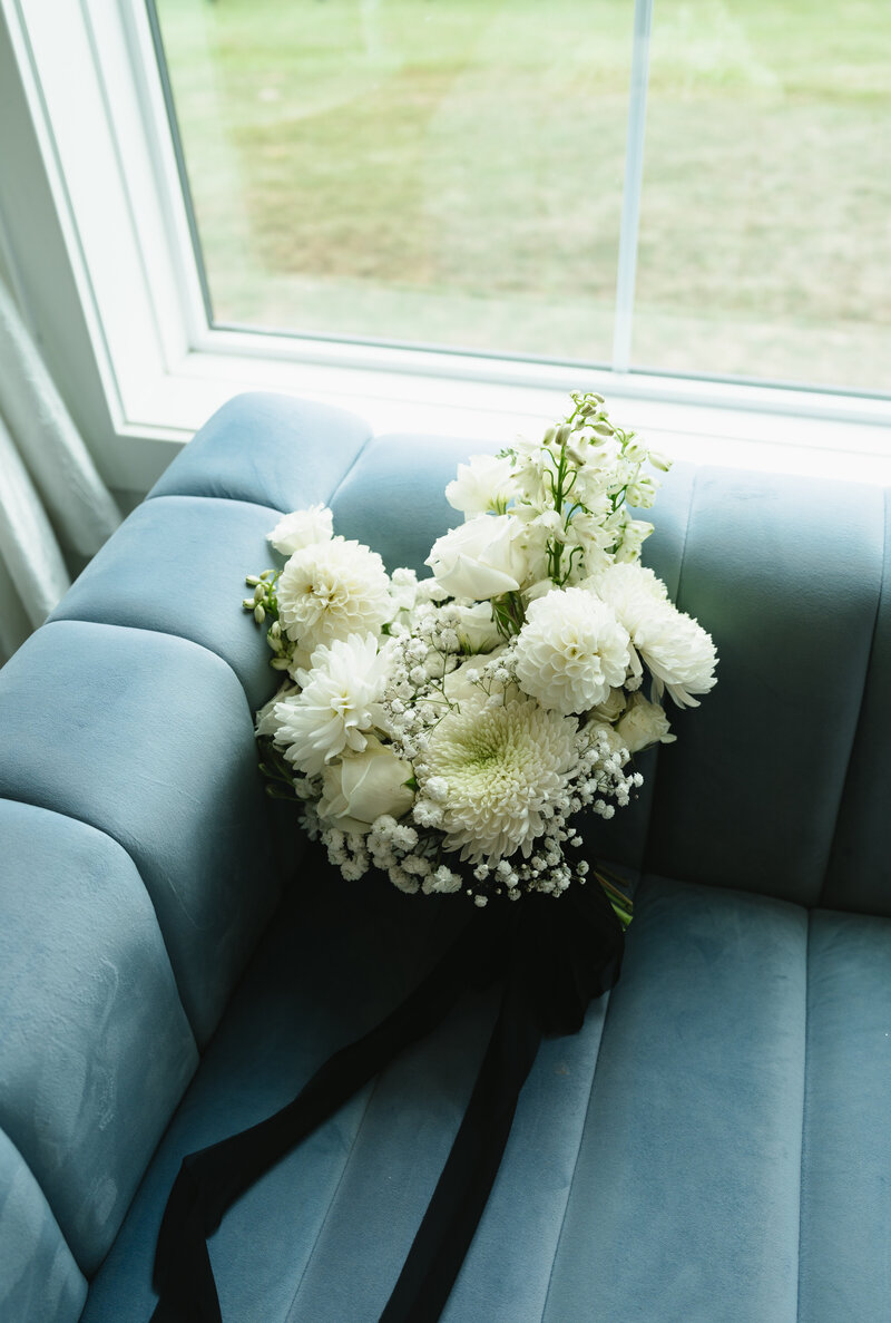 Indiana_Michigan_Wedding Planner_Zionsville_The Sixpence_Estate_Barn_Editorial_Outdoor Wedding_Bridal Bouquet