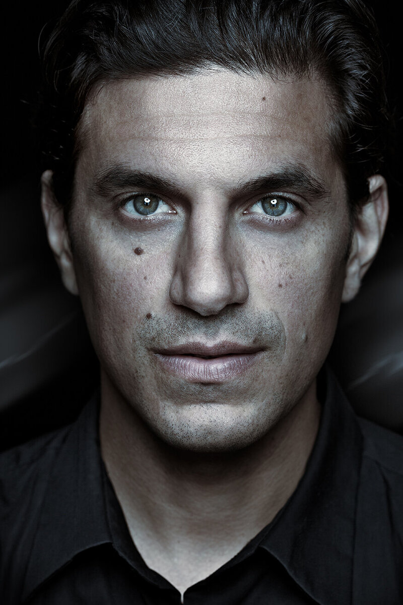 Intense black-and-white portrait of Andy Davoli with a focused expression, captured by Ylva Erevall.