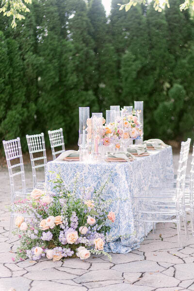 gorgeous spring tablescape with blue and white linens by bbjlinen and pastel florals by thistle and lace florals