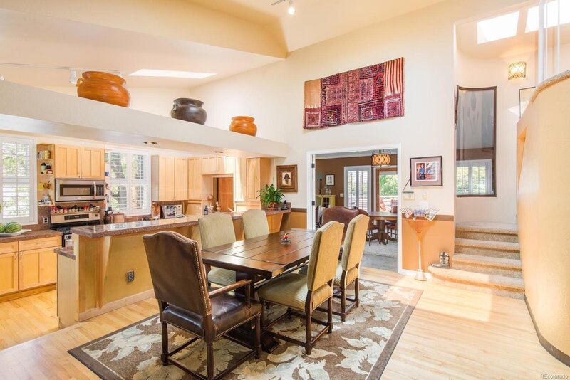 4588 Yates Dining