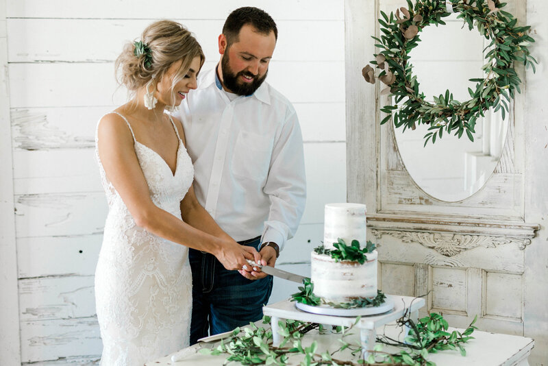 Reception Barn-3_Bride and Groom cutting wedding cake_The Grand Texana Historic Venue_Houston, TX