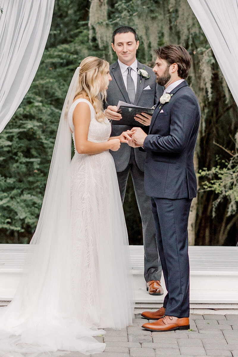 wedding bride and groom savannah georgia forsyth park
