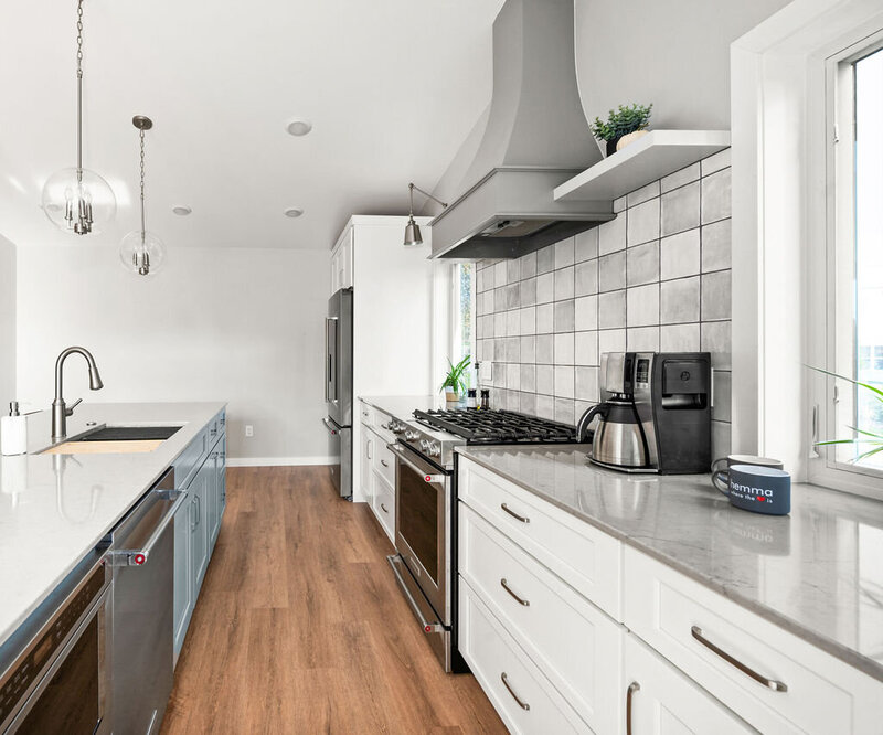 light-airy-kitchen-design-03