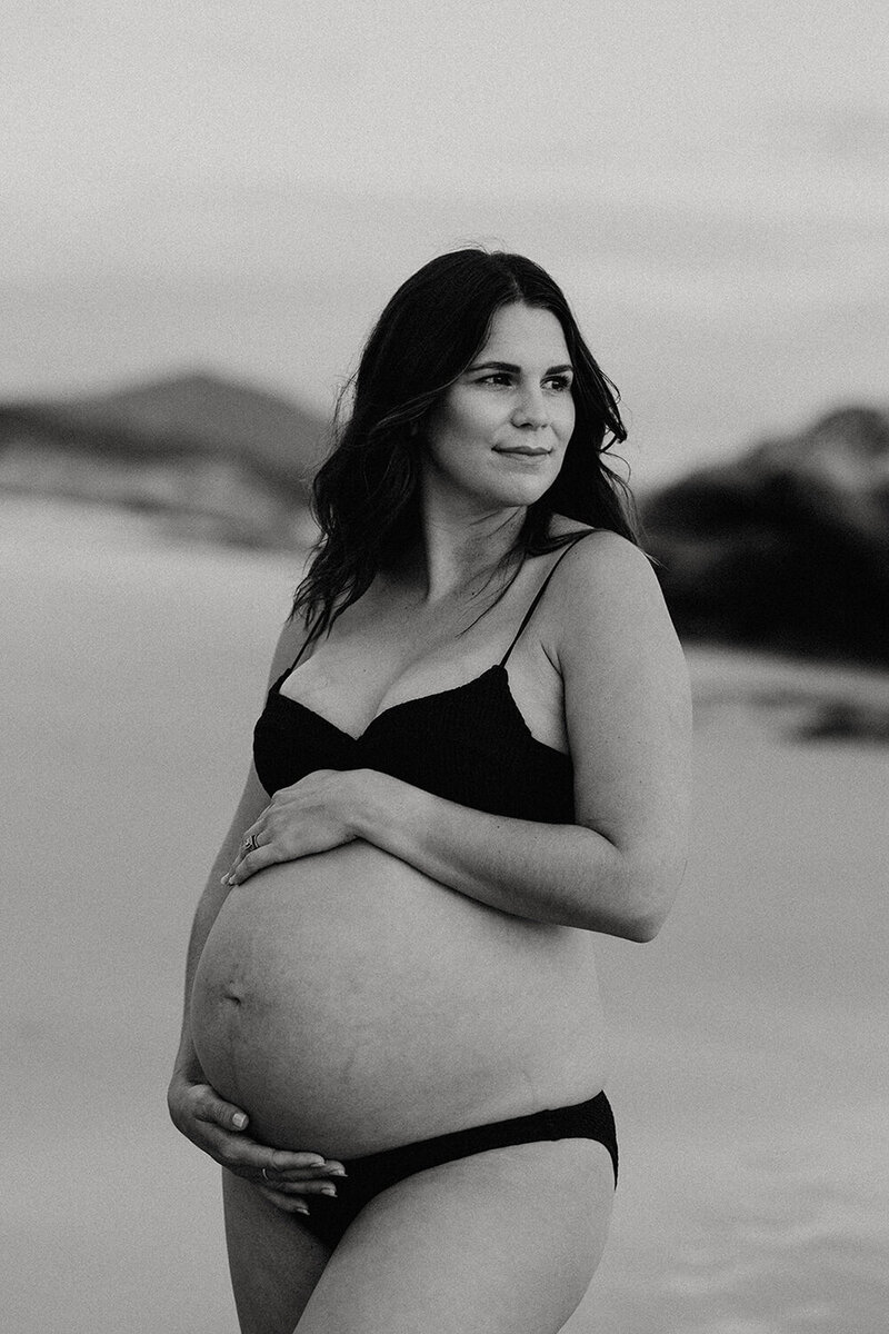 B&W pregnant woman holding her belly-8