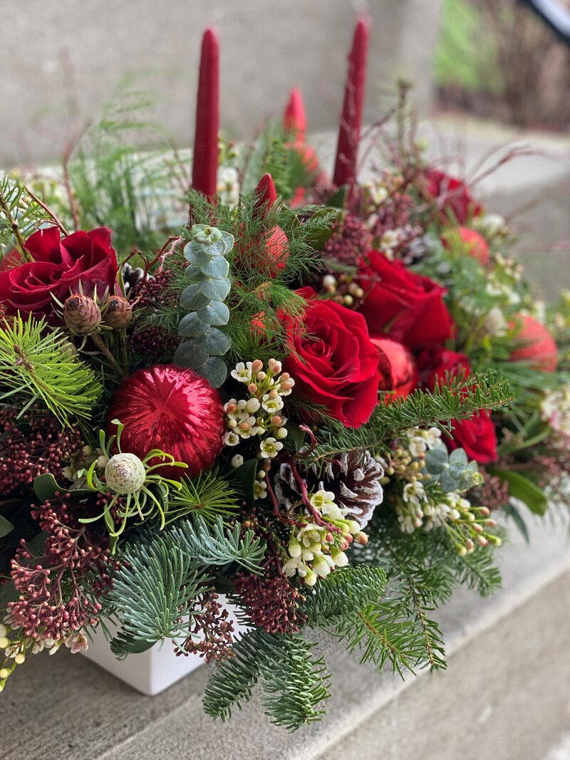 BKC4U SHINE BRIGHT RED CANDLE CENTERPIECE