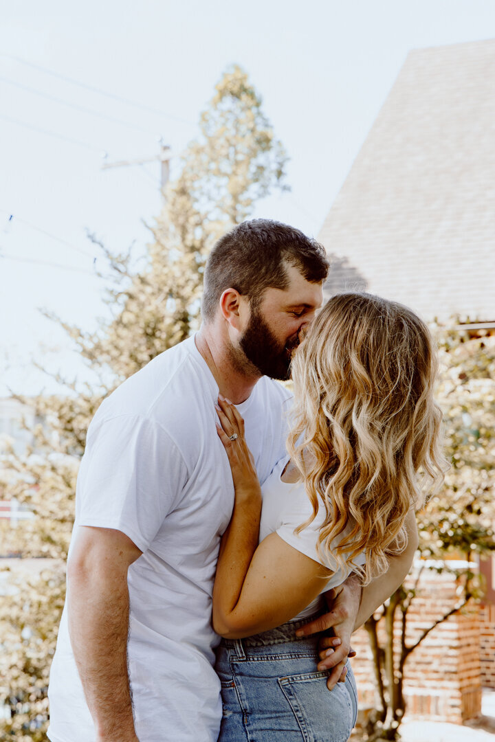 How to Kiss with Confidence: Master the Secrets of Great Kissing