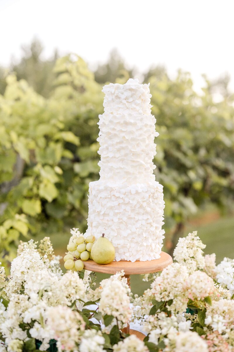 hydrangea themed wedding cake