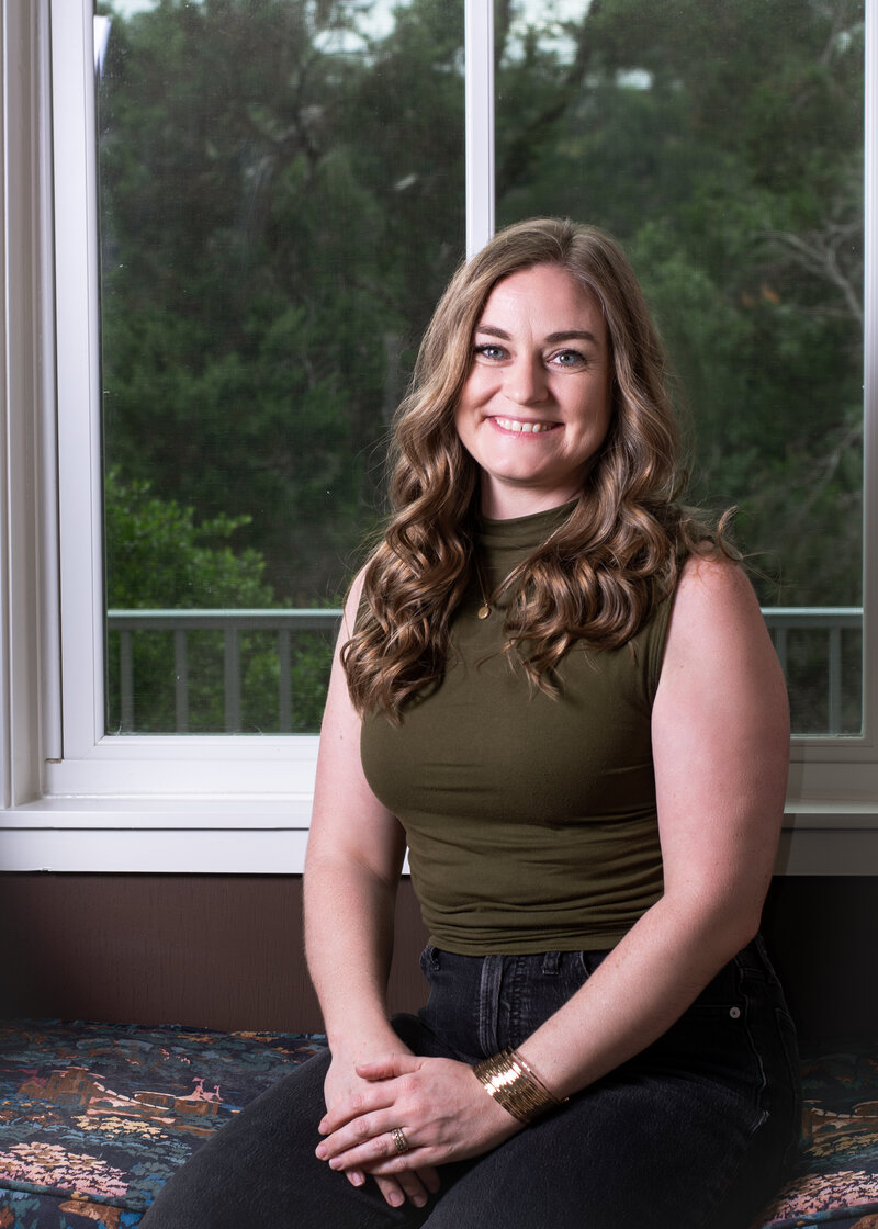 woman business headshot by whitney runyon photography