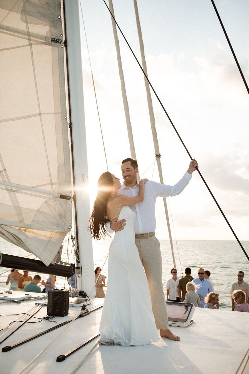 elopement-photography-adventurers-sailing