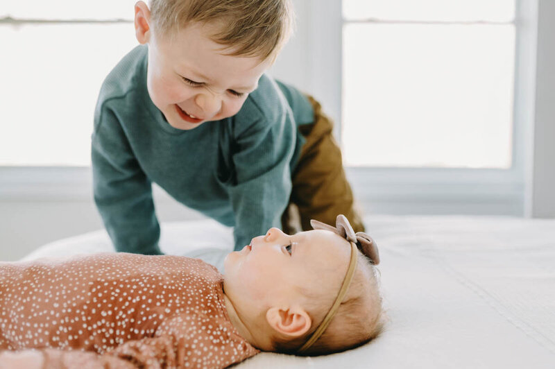 Kate-newborn-siblings-and-newborn-arlington-va