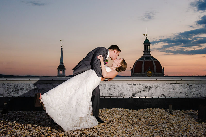 JandDstudio-wedding-photogrphy-york-pa-outdoor-brideandgroom-rooftop-kissing-sunset