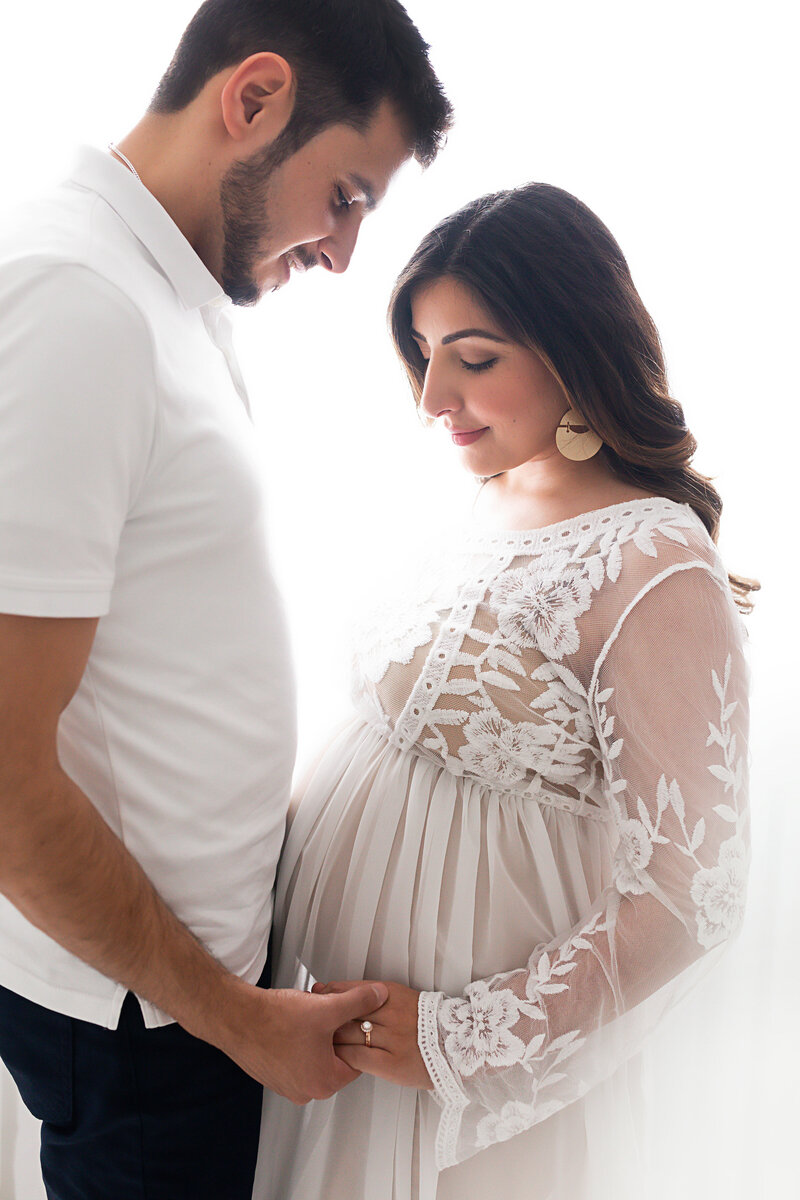 pregnant women in studio pictures