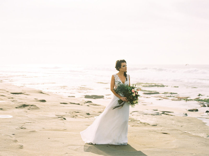 reneehollingsheadphotography_natural_coastal_wedding_inspiration-152