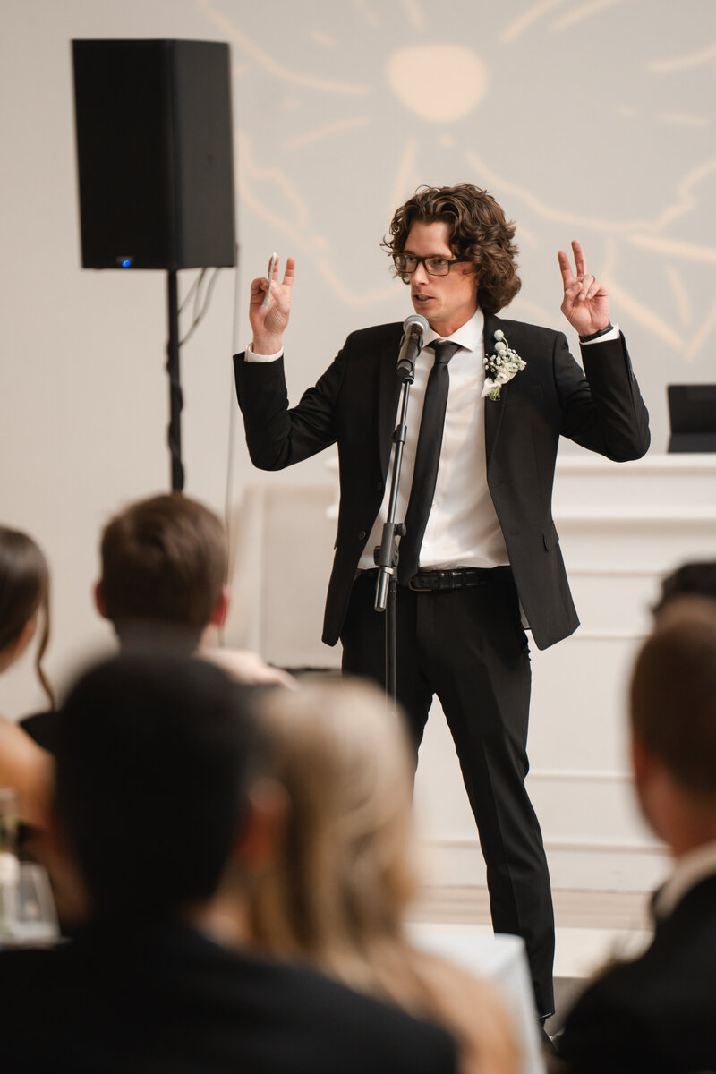 this best man gets the crowd laughing with a funny wedding toast