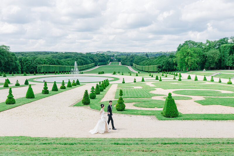 Morgane Ball Photographer pre wedding Paris photoshoot french chateau des sceaux french garden