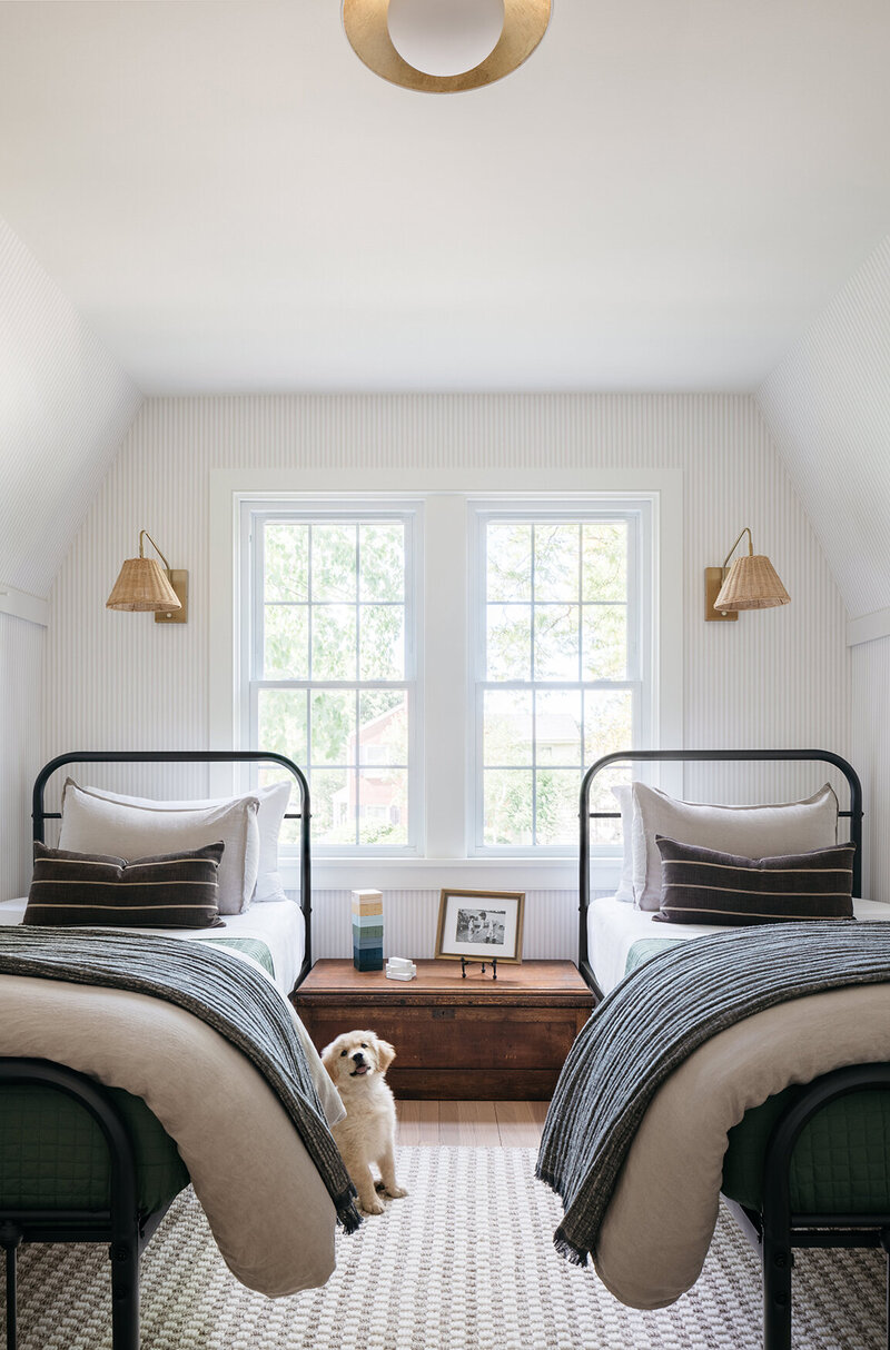 twins bedroom with puppy