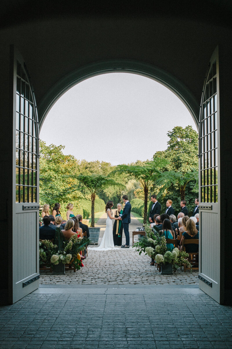 estate-wedding-barn-ceremony