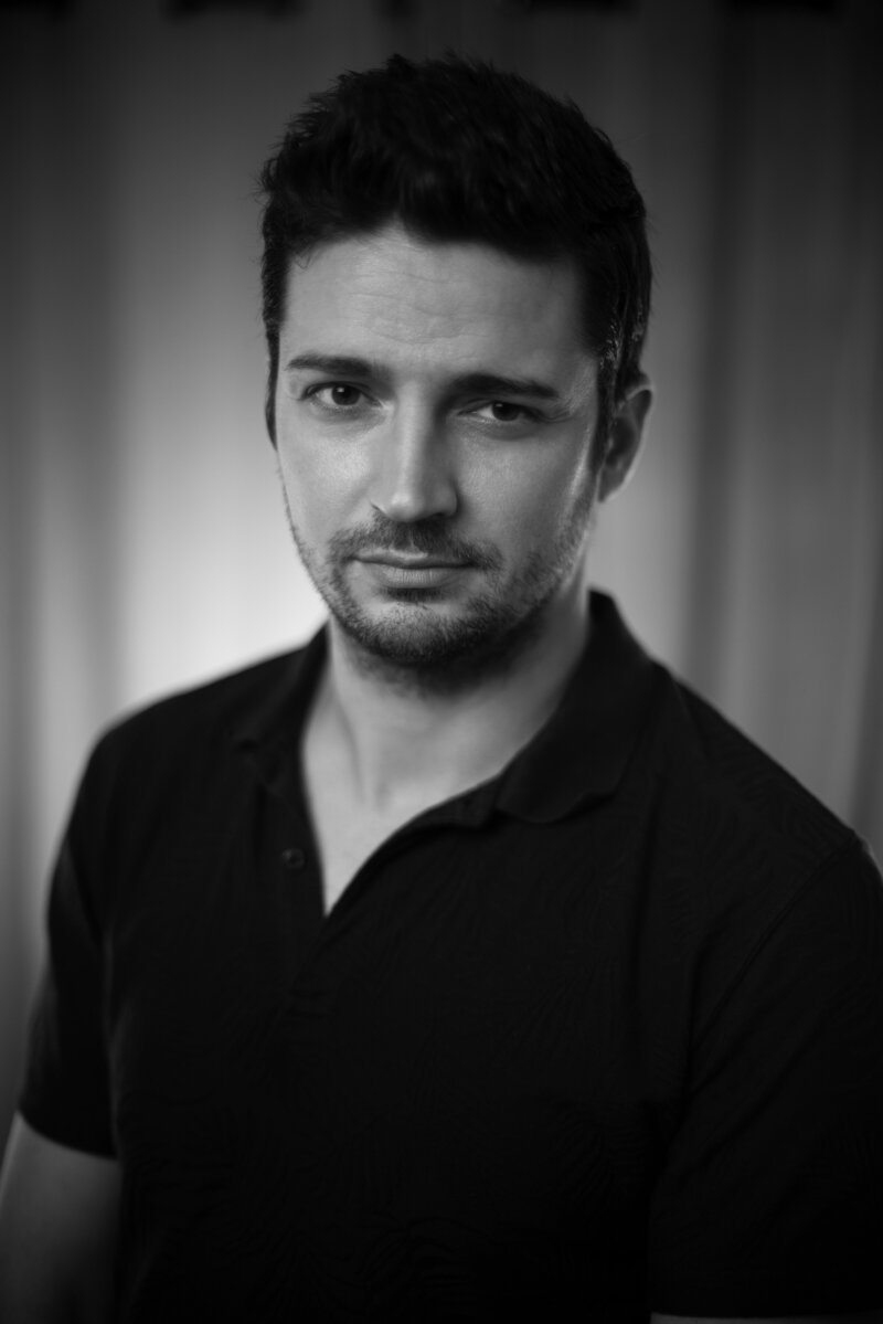 portrait-homme-studio-noir-blanc-4
