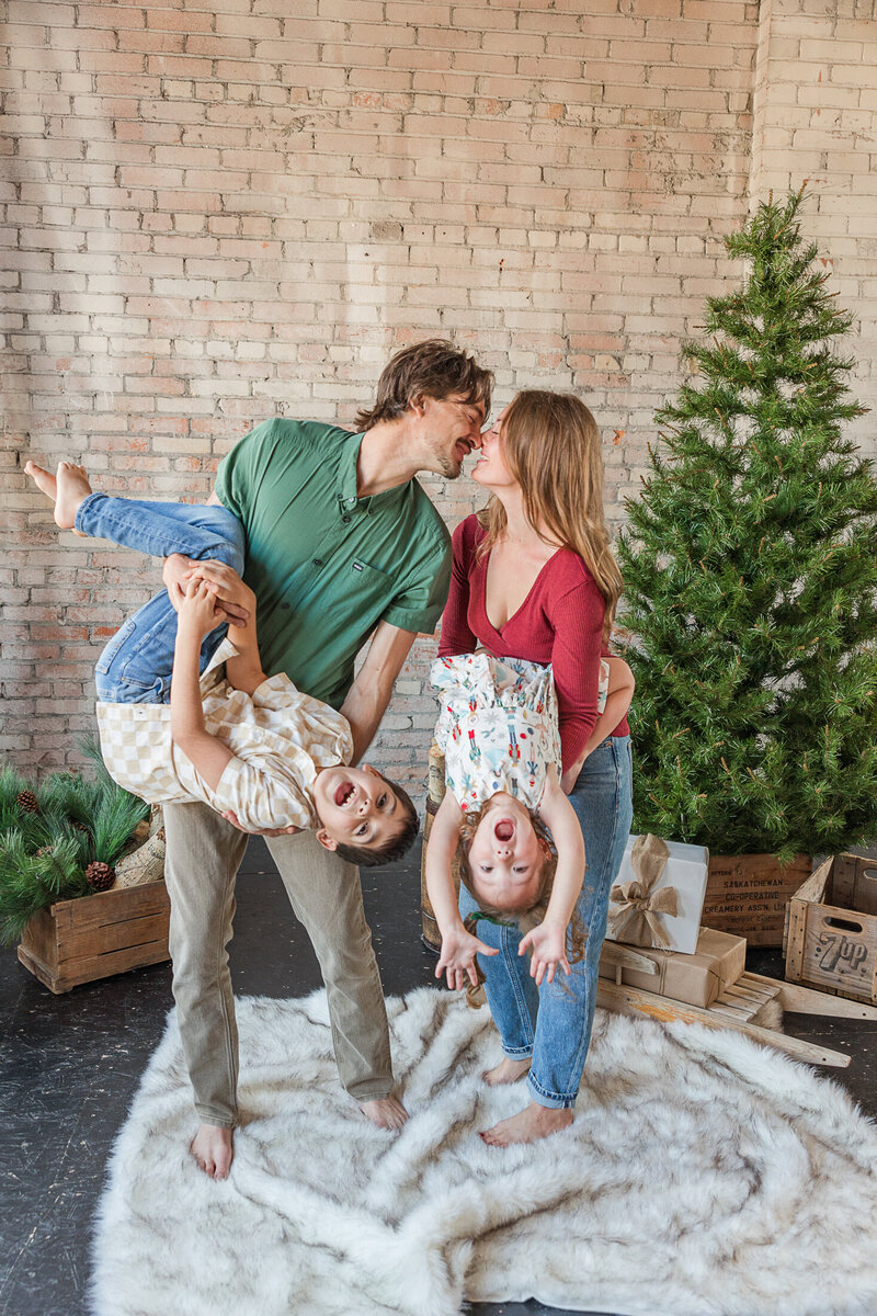 2023 Krystal-Moore-Photography-Christmas-Minis-Moose-Jaw-189