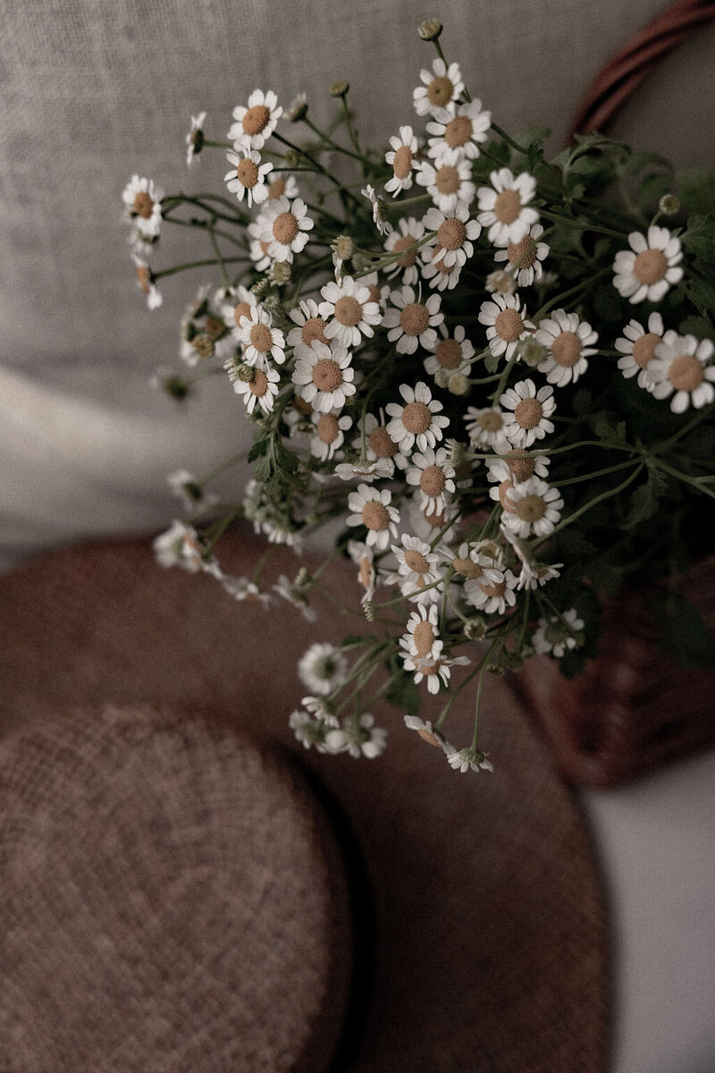 flowers-and-hat-country
