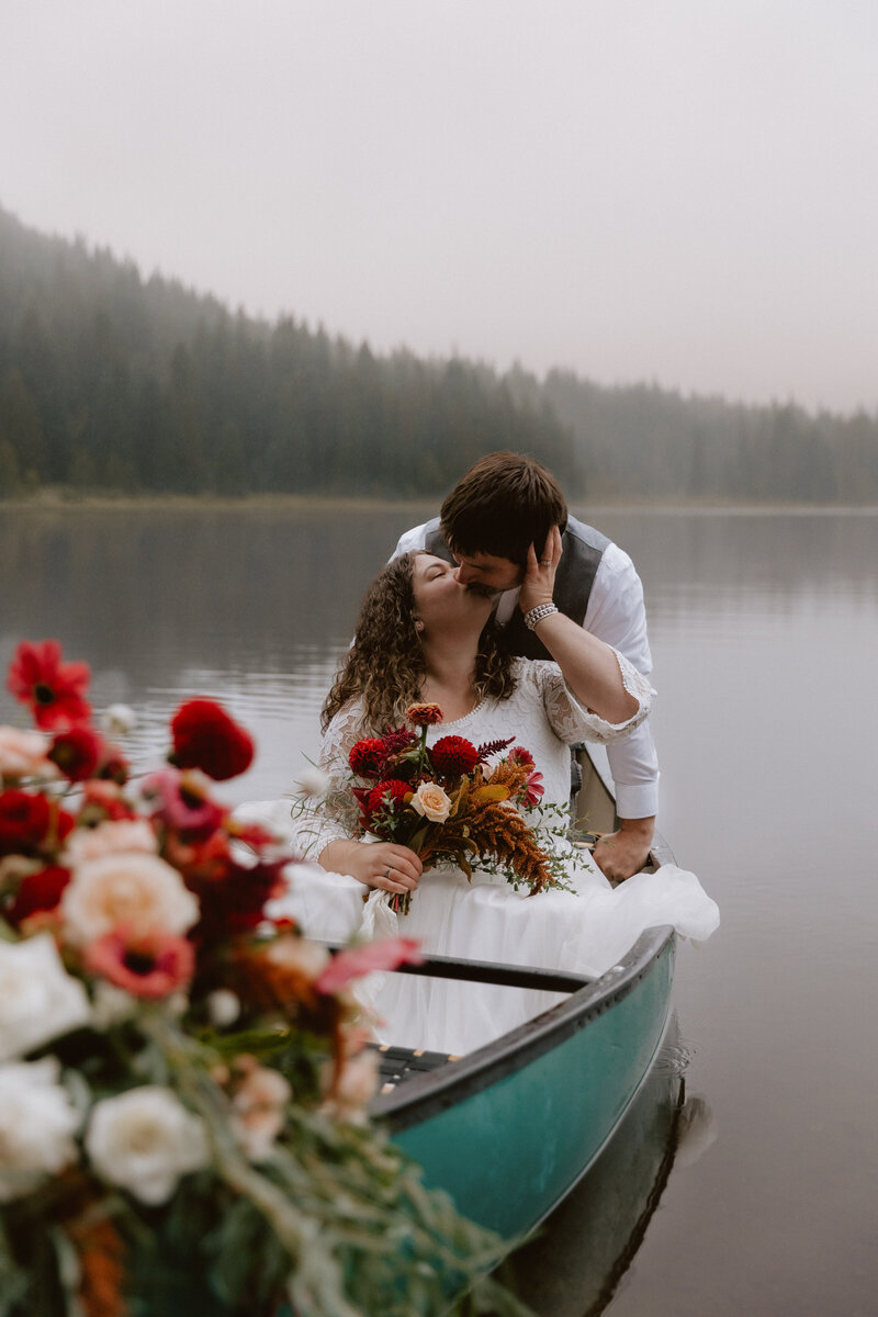 ElizabethMaguirePhoto-Trillium-Lake-Elopement-3