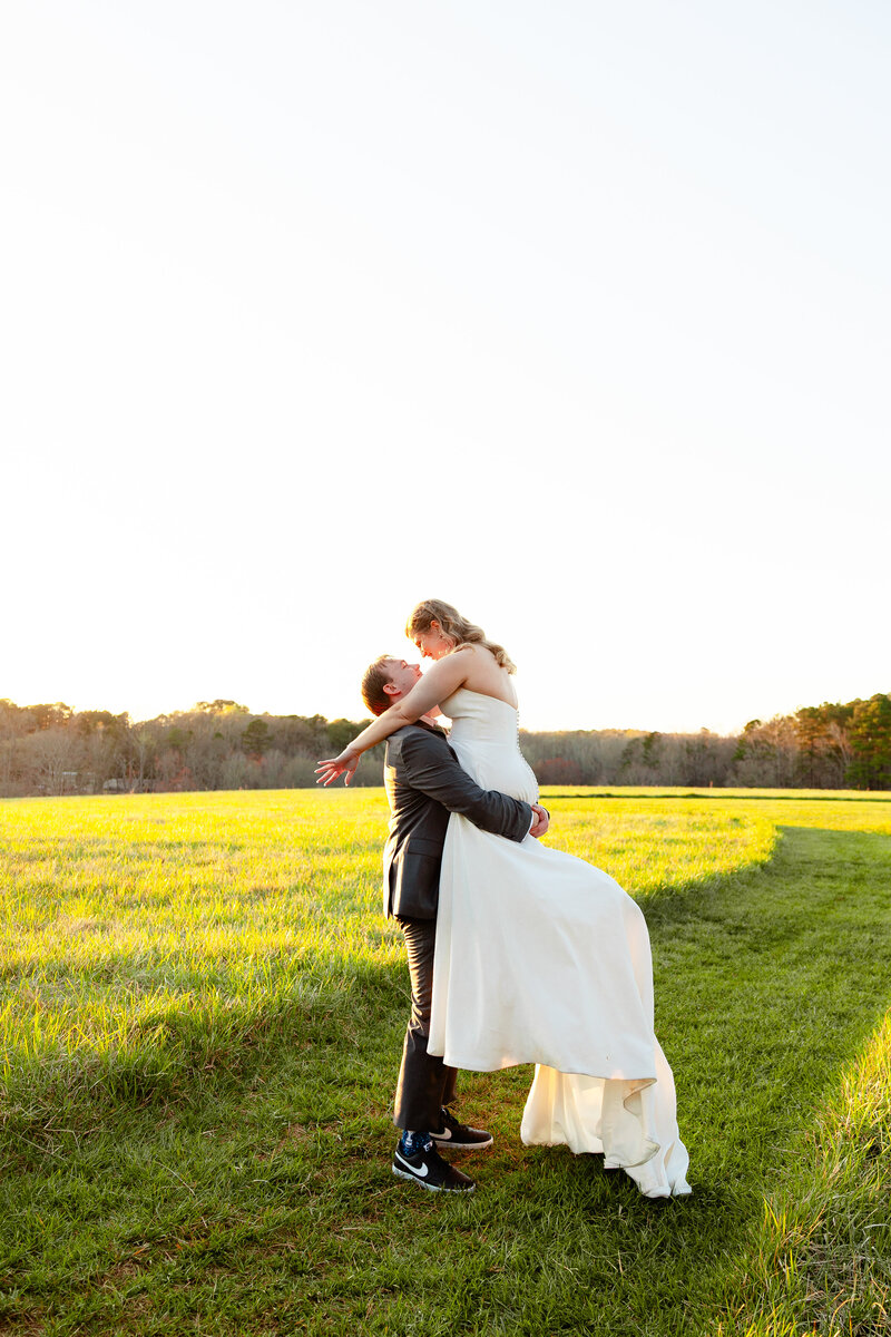The-Meadows-Raleigh-Spring-Wedding-1050