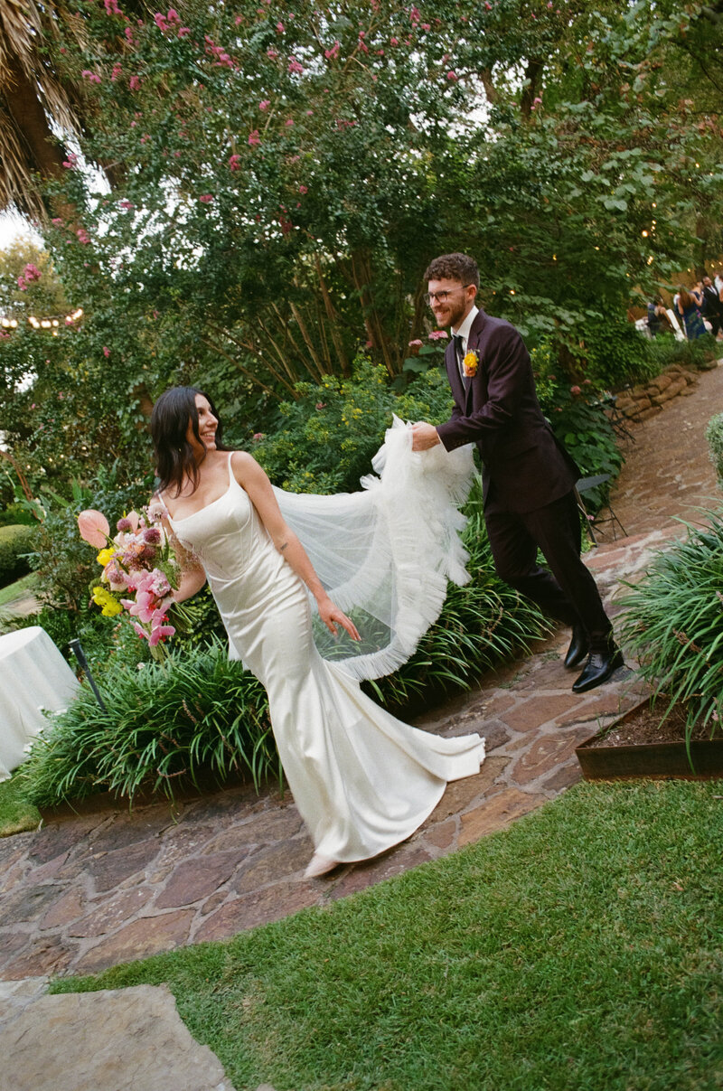 Kirbie&TuckerWeddingPhotos_Previews_AustinWeddingPhotographer_HereafterFilms-58