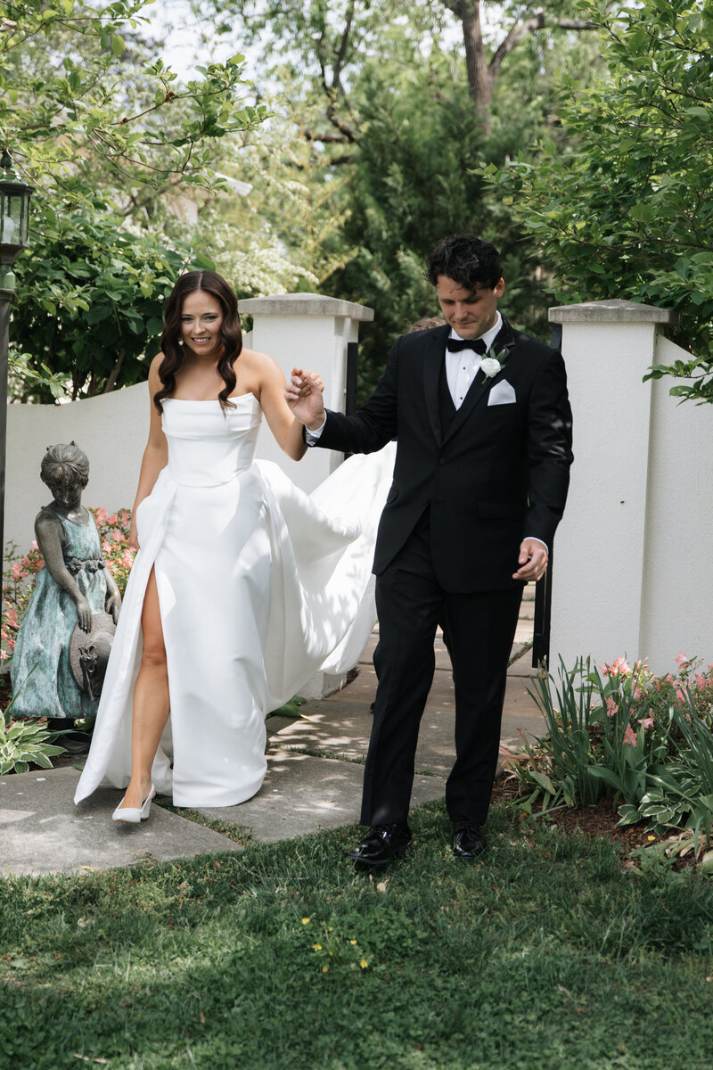 Debbie Elisa Photography - Virginia Wedding PHotographer - Morais Vineyard (6 of 16)