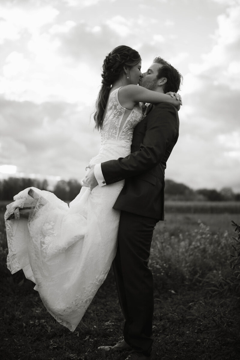 Etre farms Michigan wedding venue saint joseph st luxury barn all inclusive photography photographer -69